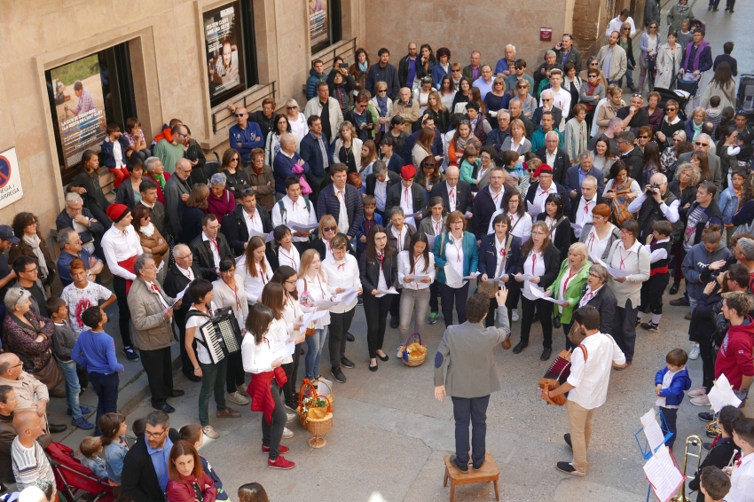 Cantada i ballada de Caramelles a Solsona