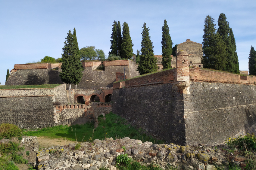 Visita teatralitzada a la fortalesa amb lenginyer Santa Cruz, Hostalric