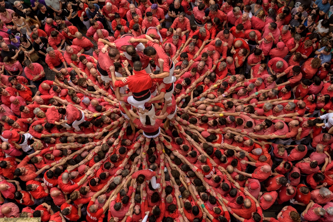 Viu l'emoció dels castells i les colles castelleres a Catalunya 2025