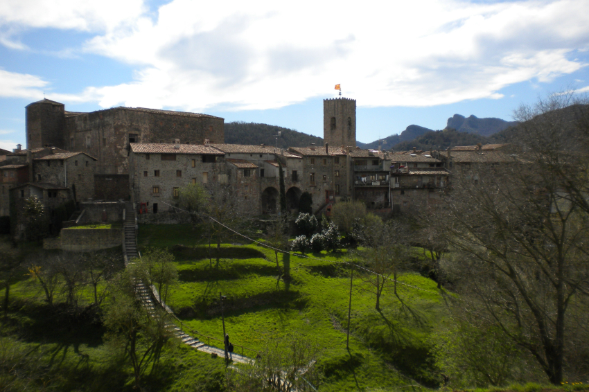 Pueblo medieval - GARROTXA amb Bici