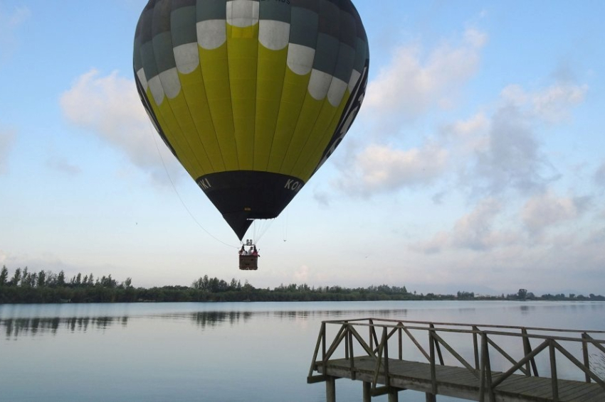 Take a hot air balloon ride in the Ebro Delta, Globus Kon-Tiki