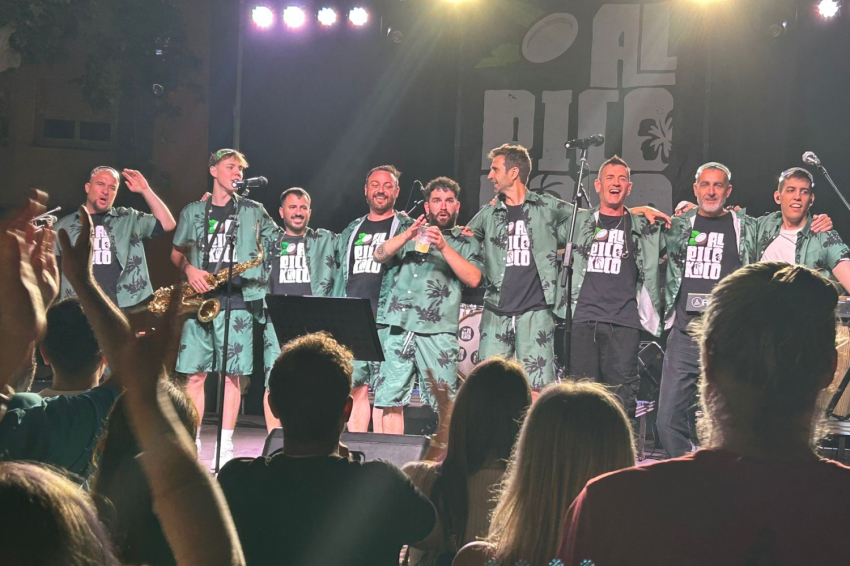 Fête principale à Olesa de Montserrat (23 06 2023_revetlla Jove_grup Alricokoco Min)