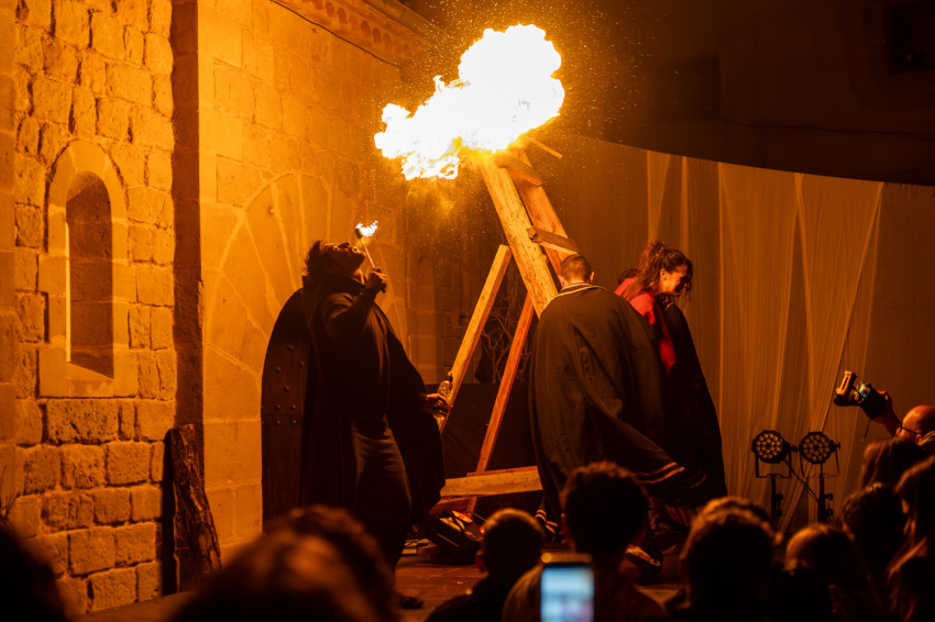 Fes-ta Bruixa (Witches Festival) in Sant Feliu Sasserra (54116589216_395459f1ac_k)