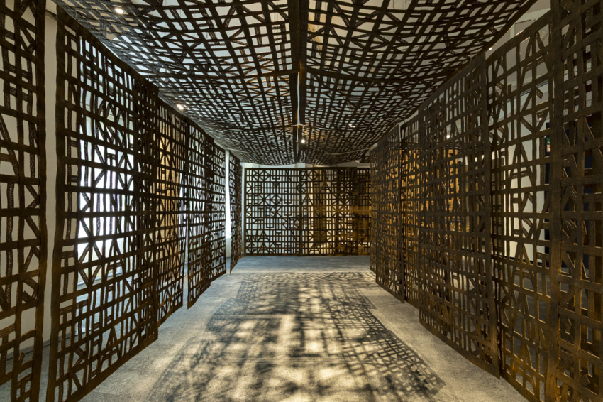 Promenades fantastiques avec Cristina Iglesias à La Pedrera, Barcelone (Pfr36781)