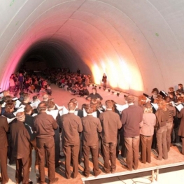 Concert sous le tunnel de l&#39;autoroute à Cervera