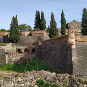 Visita teatralizada a la fortaleza con el ingeniero Santa Cruz,&#8230;