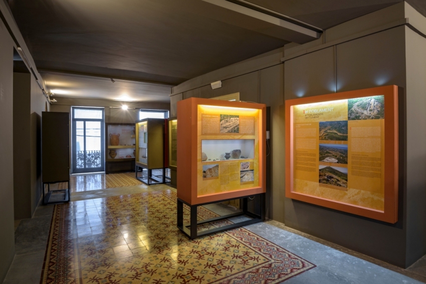 Oficina Municipal de Turisme d’Alcanar (Interior Centre Interpretacio De La Cultura Dels Ibers.jpg)