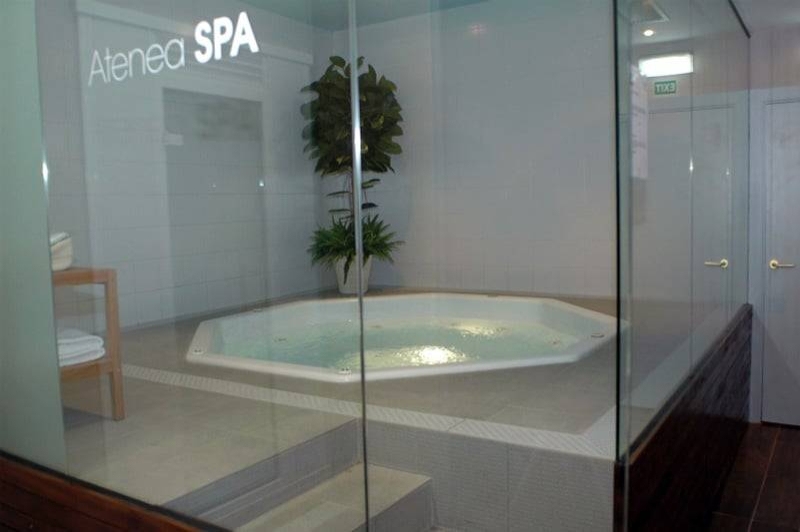 Aparhotel Atenea Vallès (Jacuzzi)