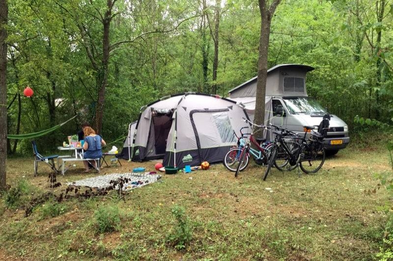 Can Banal Natural Càmping (Carabanes)