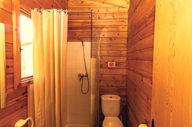 Càmping Ecocamp Vinyols (Bungalow Lavabo)