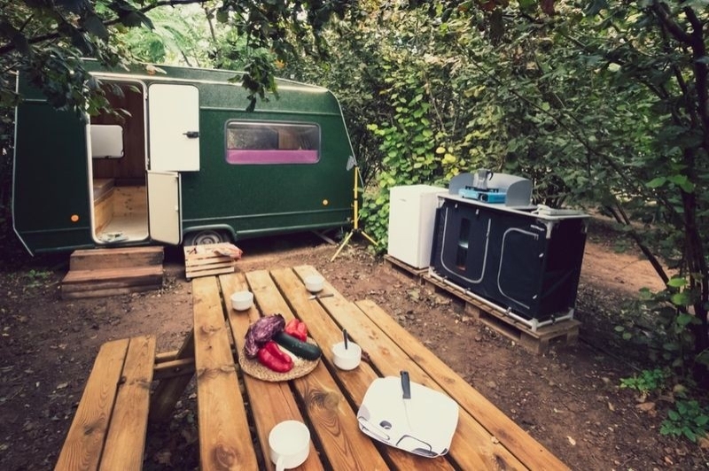 Càmping Ecocamp Vinyols (Caravana Retro Exterior)