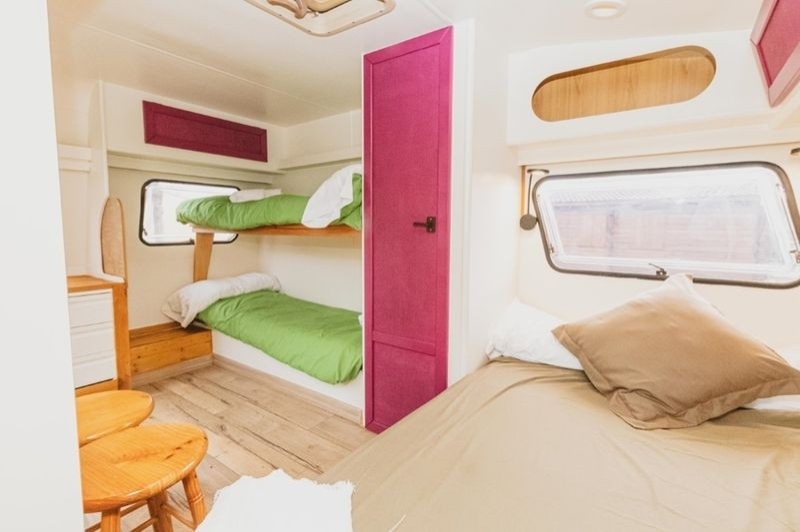 Càmping Ecocamp Vinyols (Caravana Retro Interior)