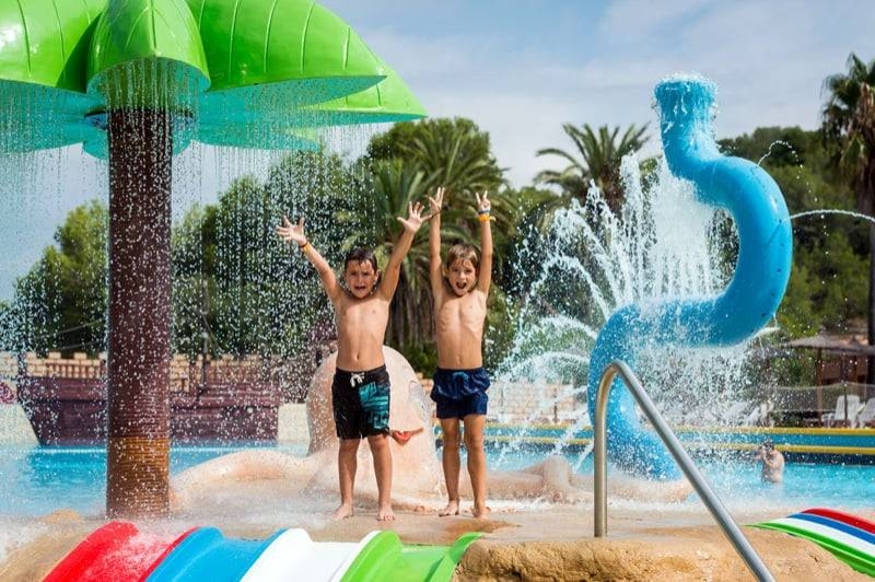 Aqualeón Water Park (Fonts)