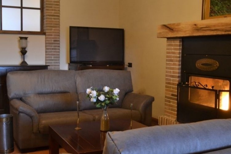 Masia Cal Mestre (Sala)