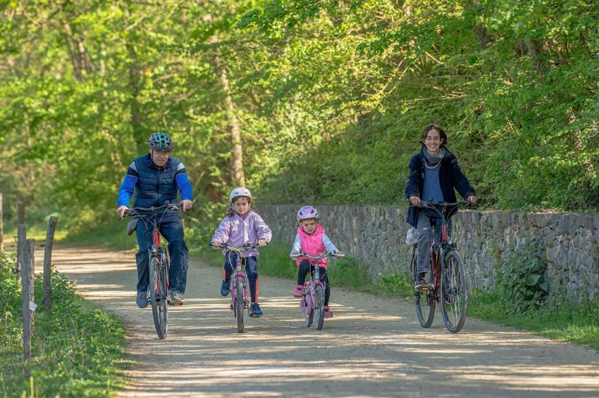 GARROTXA amb Bici ( Rutes Amb Bicicleta En Familia Hostalets Den Bas)