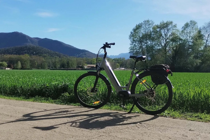 GARROTXA amb Bici ( Rutes Amb Bicicletes Electriques A Santa Pau)