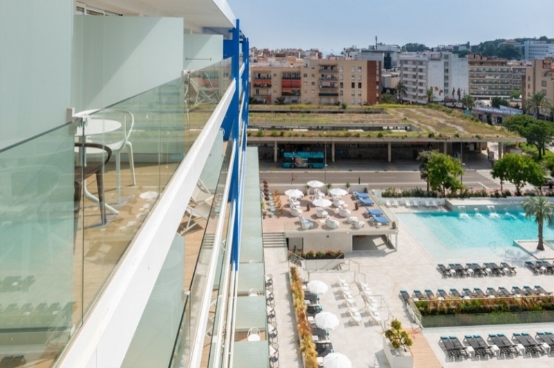 LAzure Hotel (Hotel Azure Vistes)