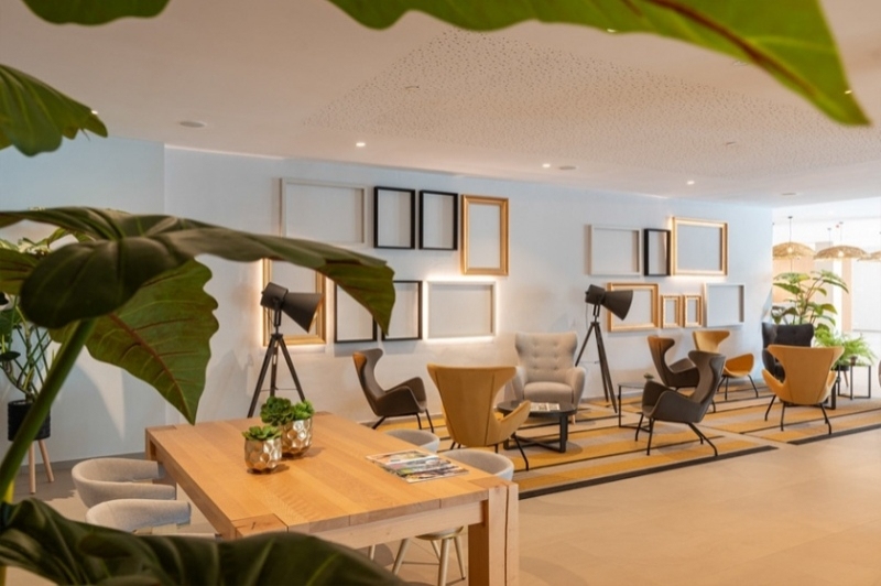 LAzure Hotel (4 Hotel Azure Rebedor)