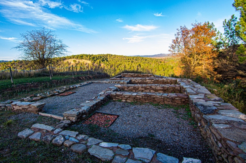 Turisme Lluçanès (Orista Parc Arqueologic Puigciutat 6)