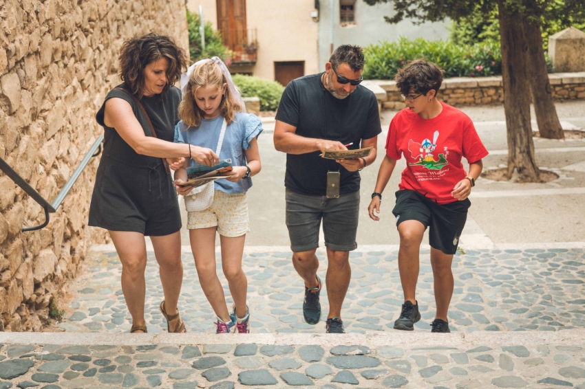 Descobreix la persona impostora de Montblanc (Visites Autoguiades En Familia_baixa 50)