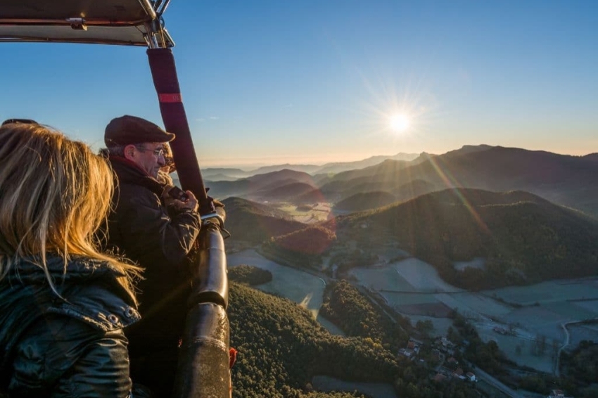 Vol en globus a la Garrotxa amb Vol de Coloms! (Esmorzar De Ganivet I Forquilla Vol De Coloms Copia)