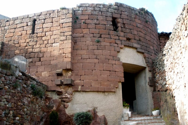 Prades ( Restes De Castell I Esglesia De Prades)