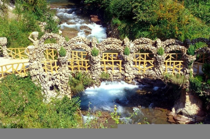 La Pobla de Lillet ( Jardins Artigas Pont Dels Arcs)