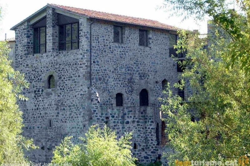 Sant Joan les Fonts (0castell Medieval Estada Juvinya)