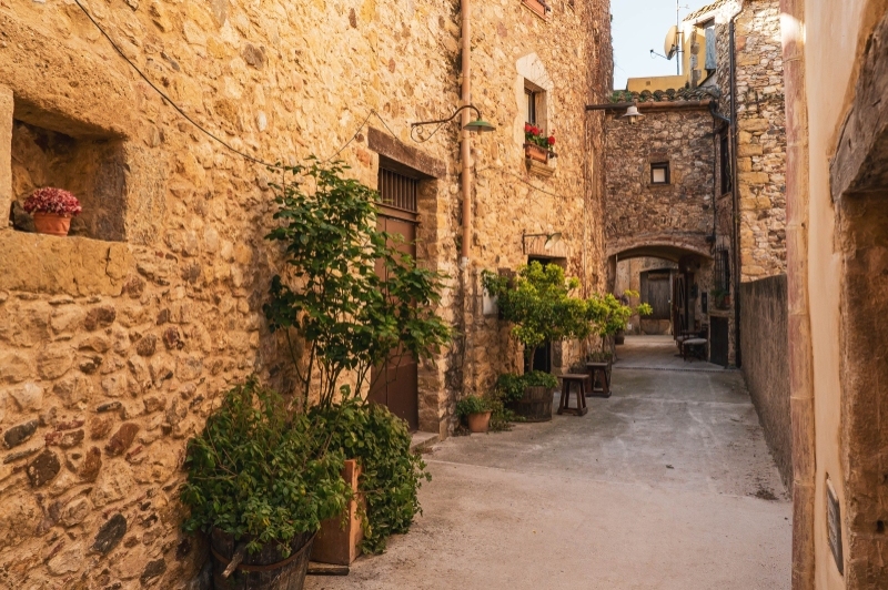 Cruïlles, Monells i Sant Sadurní de lHeura (Cruilles Monells St Sadurni Heura)