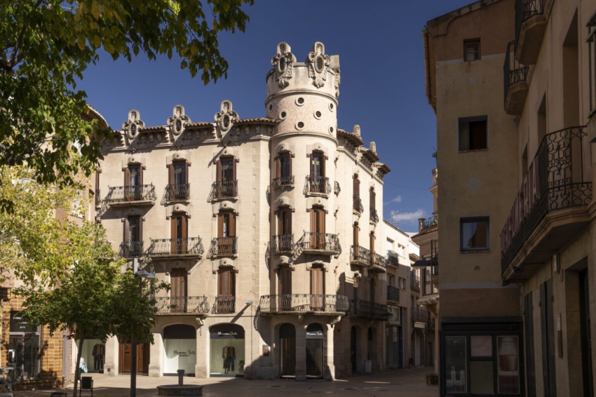 Igualada (Ca La Mamita Dins De Modernisme Igualada)