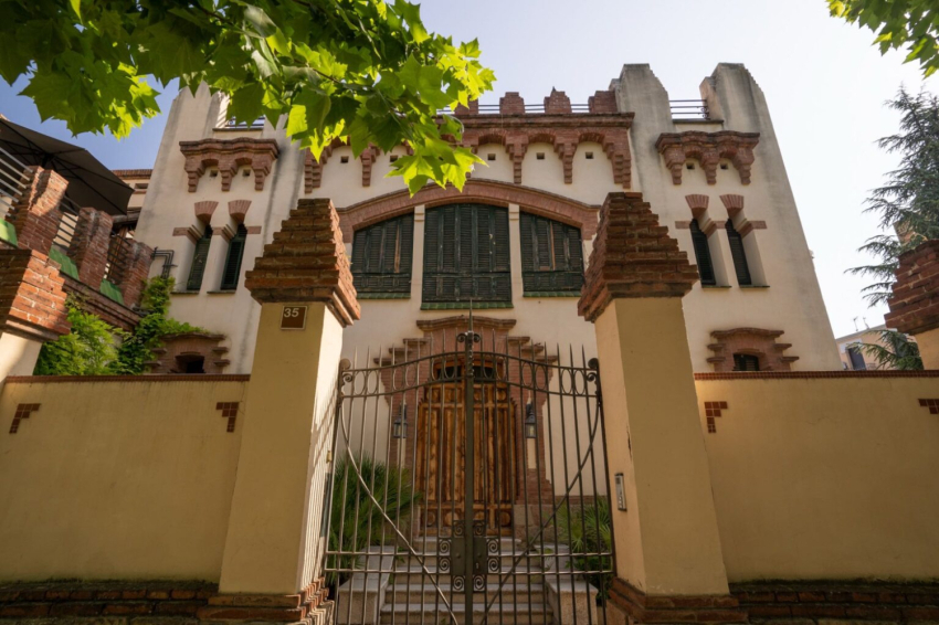 Igualada (Cal Poncell Dins De Modernisme Igualada)