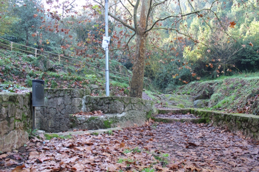 Castellví de Rosanes (Font Pl Del Roure Poble)
