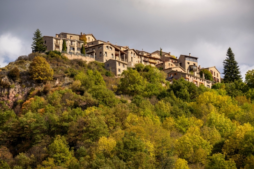 Castellar de nHug (Castellar De N Hug Vist Des De Les Fonts Del Llobregat)