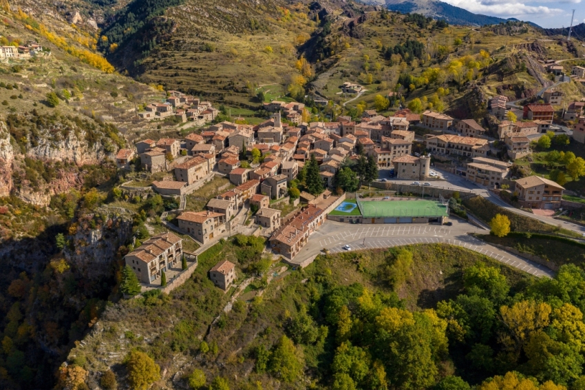 Castellar de nHug (Castellar De N Hug Vist Des De L Aire)