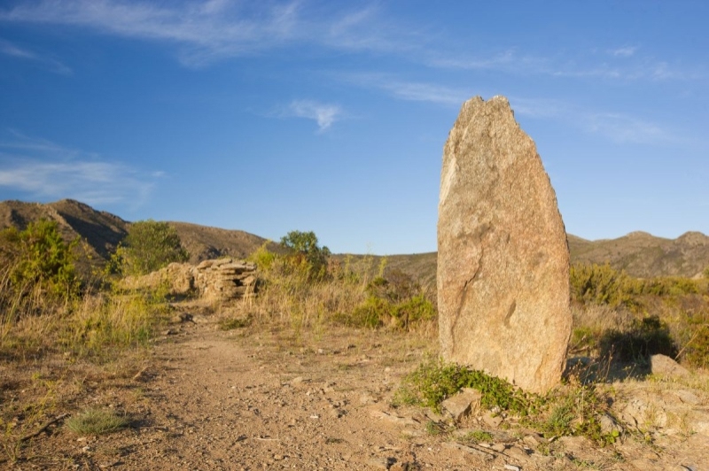 Roses (0Menhir De La Casa Cremada Roses)