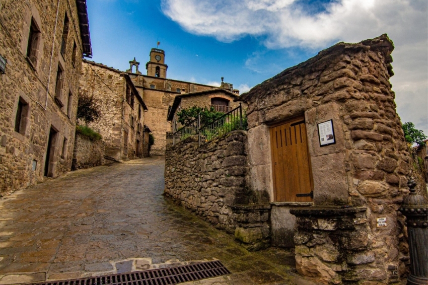 Sant Boi de Lluçanès (Carrers Empedrats)