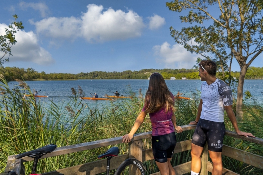 Banyoles ( Vistes Estany De Banyoles Ciclisme O. Rodbag Arxiu Turisme Banyoles_)
