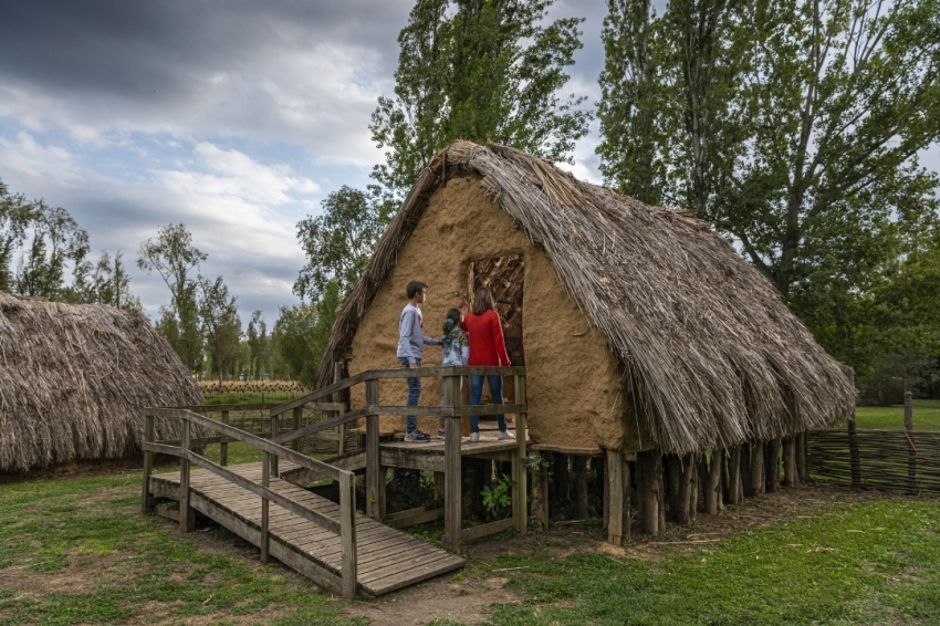 Banyoles ( Parc Neolitic Draga O. Rodbag Arxiu Turisme Banyoles_)