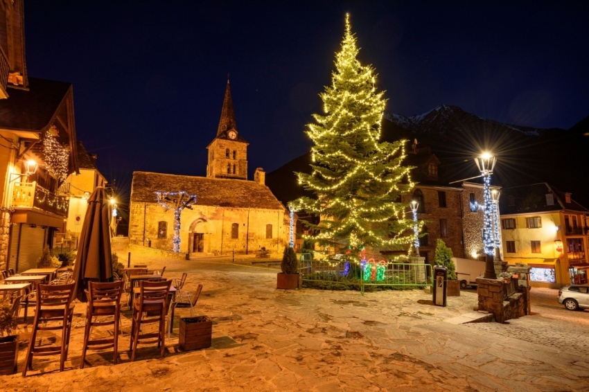 Bossòst (Esglesia De La Purificacio De Bossost En Una Nit D Hivern)