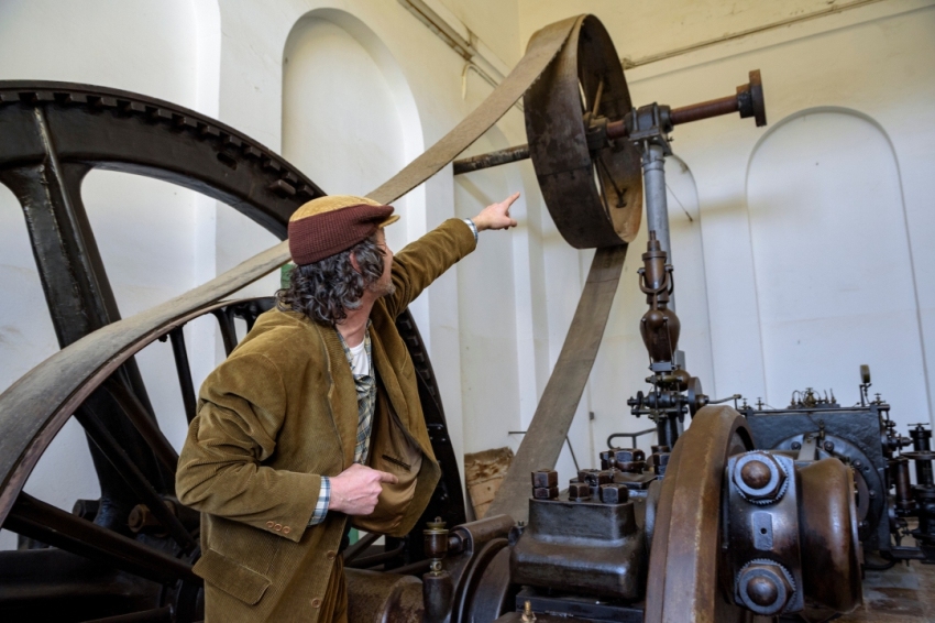 The Llobregat textile colonies by electric car, a world to discover